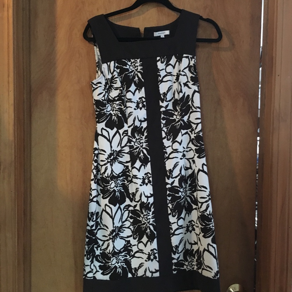 Sleeveless dress